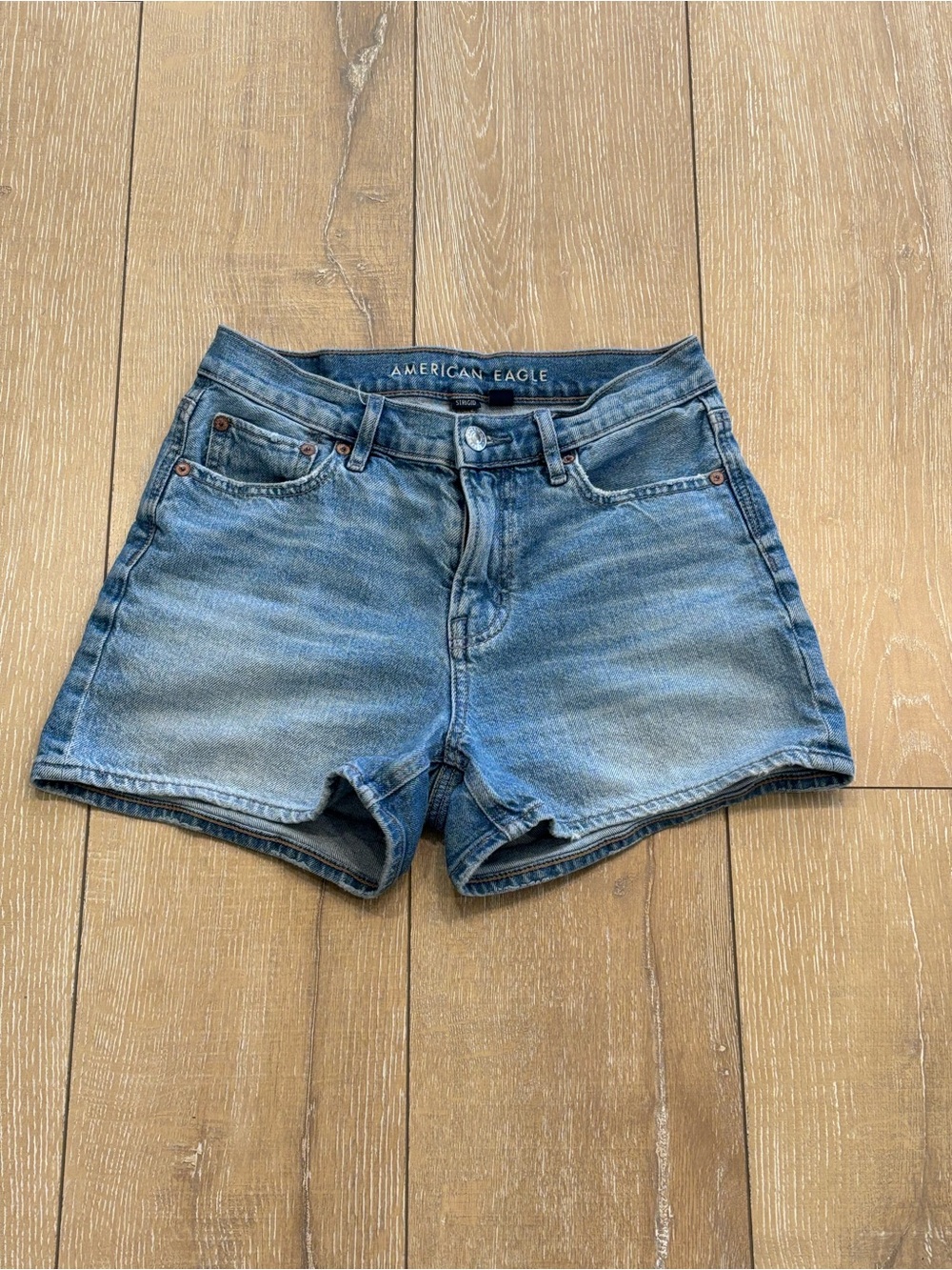 American Eagle Stretch Denim Shorts Women’s Size 00 Light Wash Mid Rise